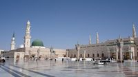 Grand Masjid Nabawi outside Madinah